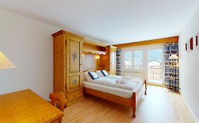 Gonenstein Residence in Leukerbad, entire apartment/studio with balcony
